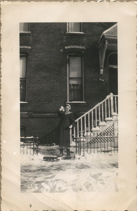 0056.jpg - Kathryn Schrock at Ruth's apt in Ft. Wayne, IN  1935c  see #0079