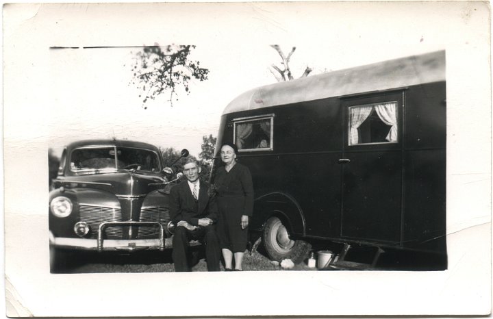 0081.jpg - Vernon & Sadie Yoder Marner with car and house trailer.   1945c