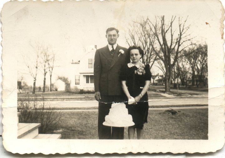 0172B.jpg - Ray & Edna Roth Wedding Picture  1943