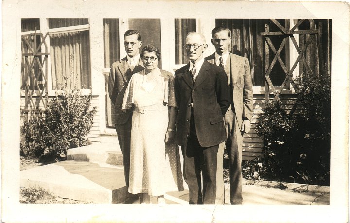 0195.jpg - Hugo Alvine Family  1947c