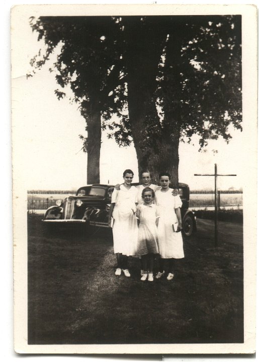 0198.jpg - Irene Reschly, Bernice Schrock, Isabelle Shrock [front] & Edna Reschly, 1938c