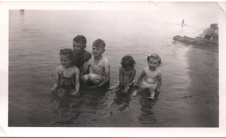 0201.jpg - Lake Michigan  1947c Louise & Gary Reschly, Robert Kaufman, Joanne Reschly & Alice Kauffman.