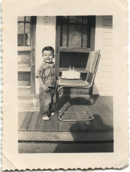 0261.jpg - unknown:  young boy  1943c   see #0251 & #0283