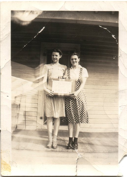 0267.jpg - Irene Reschly & Aldine Eichelberger  1928c  Writing on sign says "To:  Alice E  FROM:  REV [?]