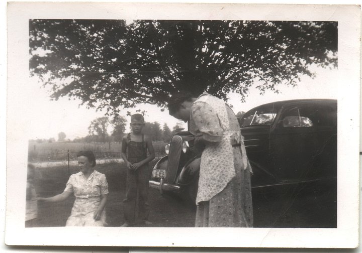 0321.jpg - Irene Reschly, Gary and Joanne Reschly.  Ruth Kauffman taking pictures.  1945c