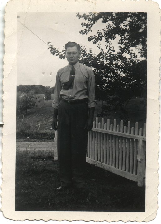 0326.jpg - Ray Roth  1943c