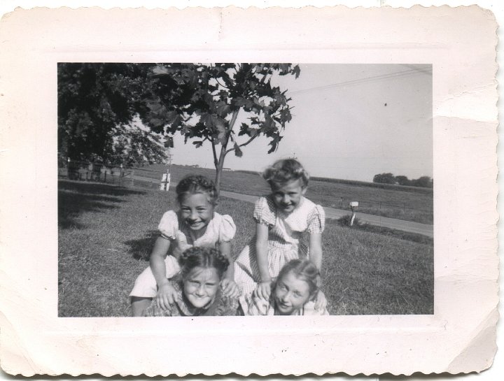 0392.jpg - Sherril, Donna Roth, Janet Yoder, Louise Reschly 1944c