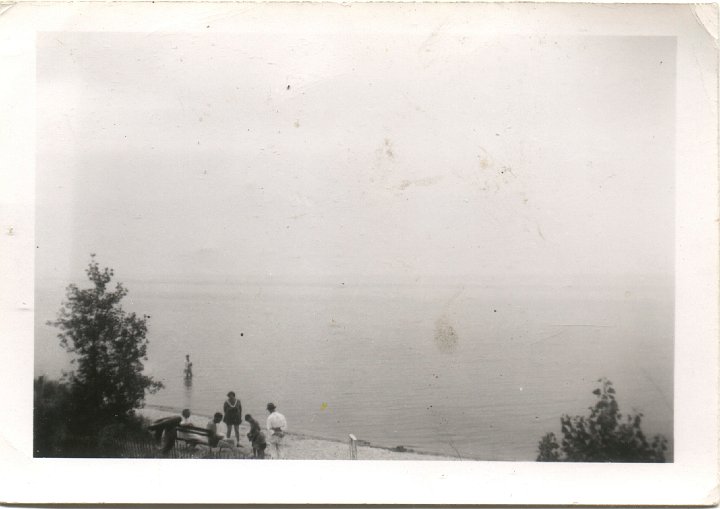 0418.jpg - Lake Michigan 1949c  [see 0408]