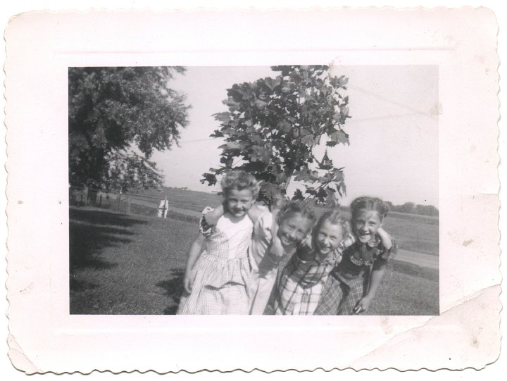 0425.jpg - Louise Reschly, Sheril Roth, Janet Yoder, Donna Roth  1949c    Invited to come play at Aunt Edna's house.