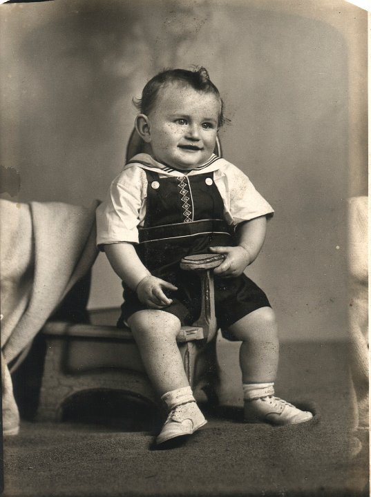 0428.jpg - Max Swartzendruber 1934c  Child portrait