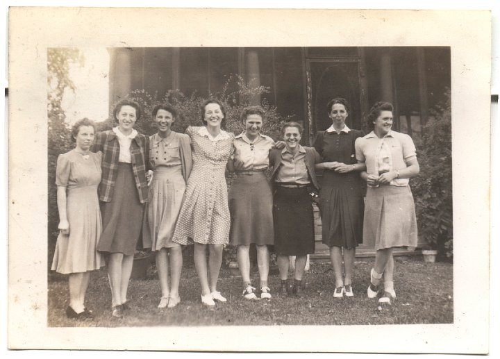 0489.jpg - Kathryn Reschly, Gratis Eichelberger, Aldine Eichelberger, Evelyn Eichelberger, Millie Jacoby, Irene Reschly, Alice Eichelberger, Millie O  1940c