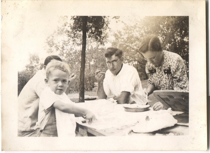 0501.jpg - Gary Reschly, Ralph [behind Gary], Ray Roth, Irene Imoff Reschly.  1940