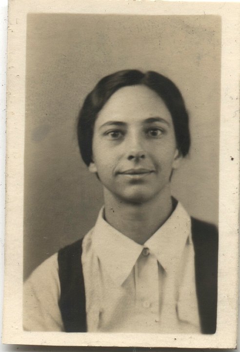 0507.jpg - Edith Roth  1940c