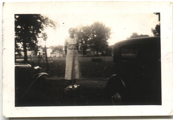 0515.jpg - Marjorie Yoder  1943c