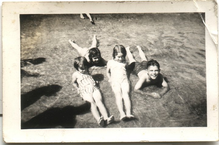 0531.jpg - Ethel King, Treva & LolaVon Bontrager, Howard King  1942  unknown  at Saunders Park Pool.