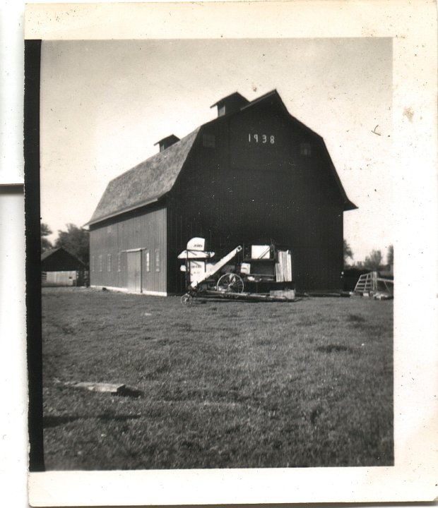 0570.jpg - Dan Roth's barn & thresher.  Barn was built in 1938.  1944c