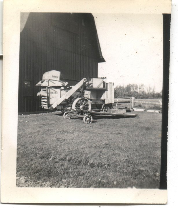 0571.jpg - Threshing machine at Daniel Roth's home in Oregon.  1944c