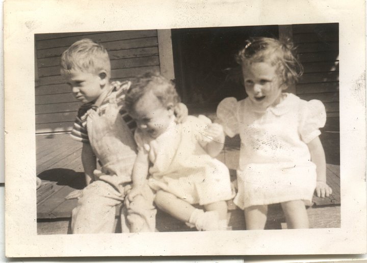 0581.jpg - Gary Reschly, Linda Kay & Lucy Ann Gingerich  1942c  [great granddaughter of Rebecca Swartzendruber & John Y Yoder.]