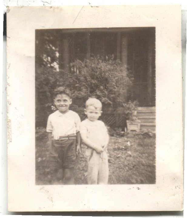 0583.jpg - Dickie & Gary Reschly 1943c