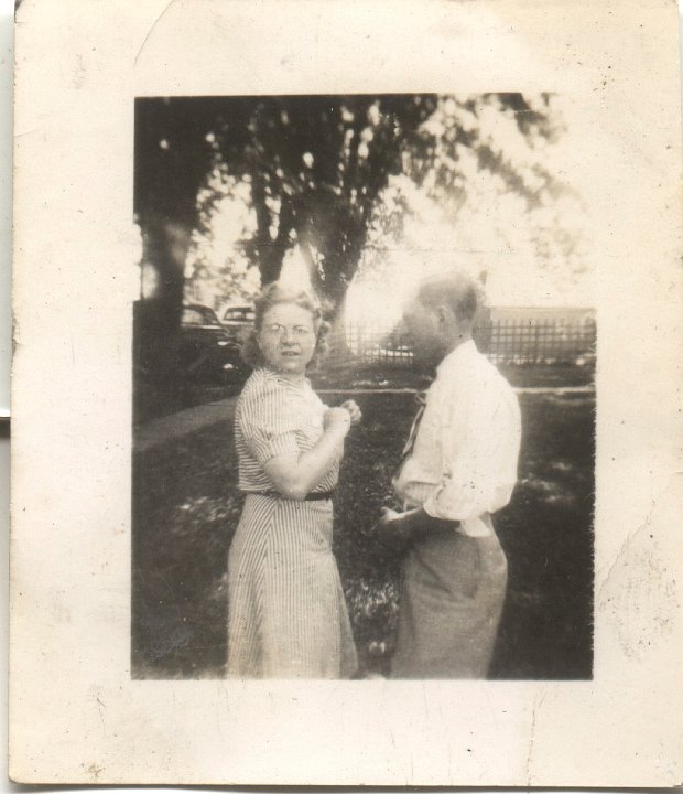 0591.jpg - Harold & Lollabelle Reschly  1942c