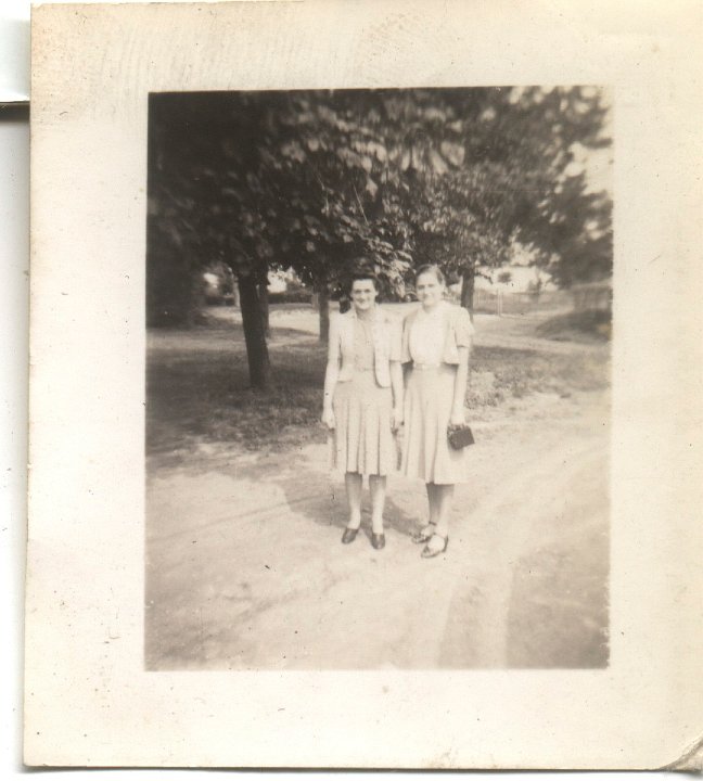 0592.jpg - Millie O  & unknown  1942c