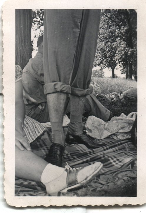 0620.jpg - unknown legs  1944c