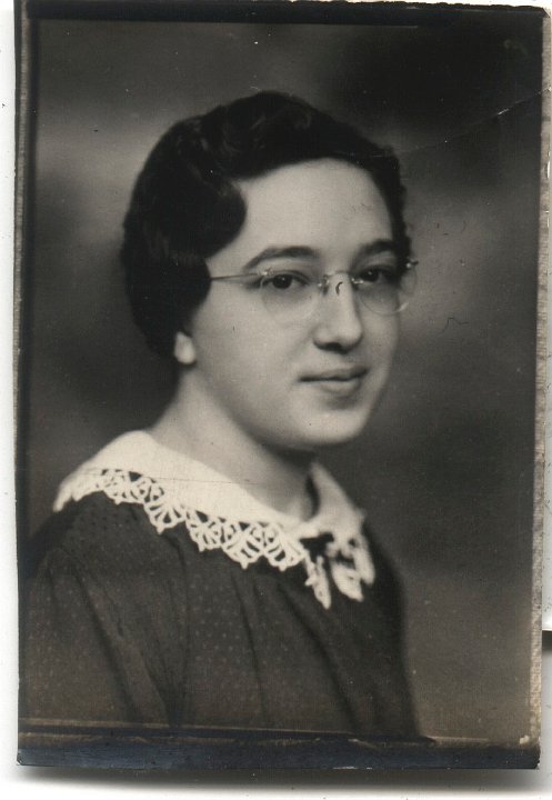 0629.jpg - Marjorie Yoder  1945c