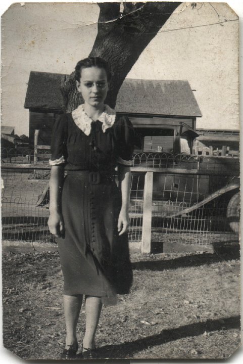 0644.jpg - Edna Reschly  1942c