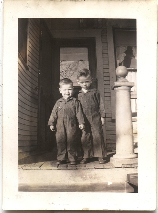 0655.jpg - Gary & Edward Reschly  at Grandma's house.  1942c