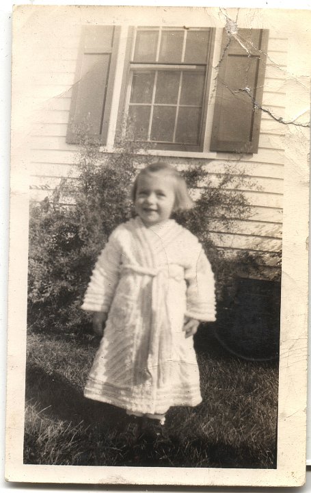 0659.jpg - unknown child, Ruth Schrock's family  1944c