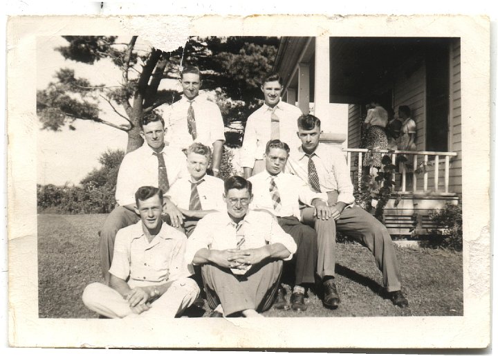 0668.jpg - Sunday Party at Ray's [Roth].  1945c  Front:  Orval Miller, Ray Roth; middle:  Bill Roth, Marlin Wyse, Murry Krabill, Clayton Widmer; Back:  Orville Roth, Laverne Blosser.