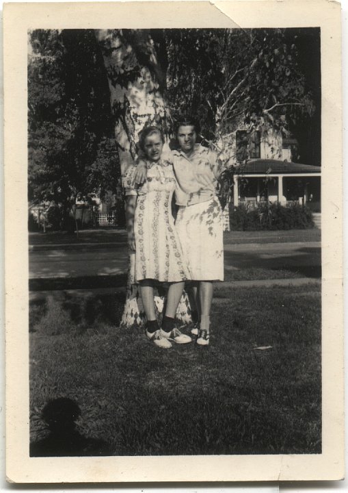 0695.jpg - Isabelle Schrock & Irene Reschly.  1938c