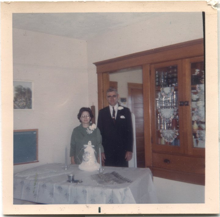 0710.jpg - Ray & Edna Roth  25th Anniversary  1968   married Mar 14, 1943