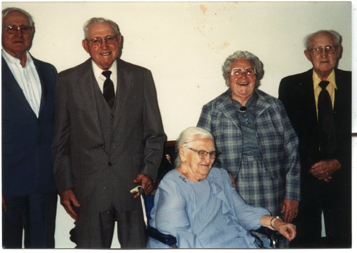 0719.jpg - Ray, Orie Roth, Mary Swartzendruber, Helen Beachy, Levi Roth  1992c