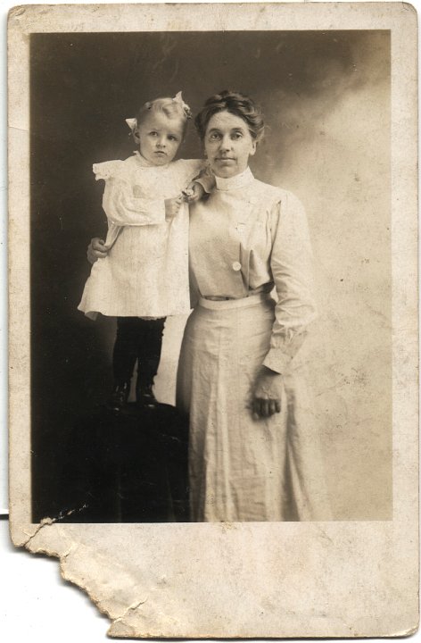 0778.jpg - Mrs. Peter Unzicker with unknown child.  1910c