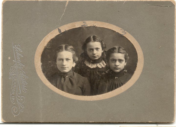 0794.jpg - Alta, Ruth & Katie Swartzendruber  1898c