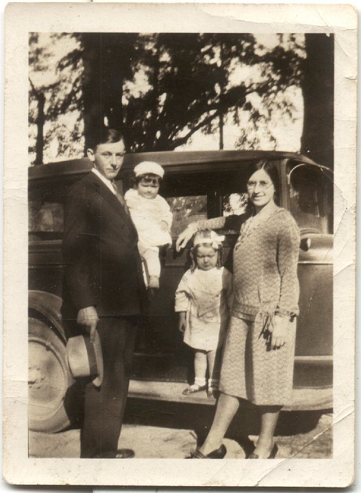 0796.jpg - Harold, Geneva, Treva, Lola Von Bontrager.  1932c