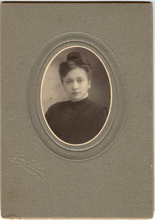 0831A.jpg - unknown woman, Pontiac, Ill  1918c