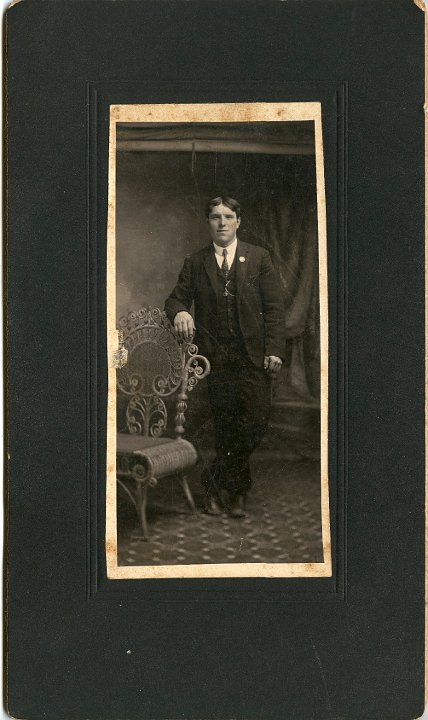 0832A.jpg - unknown man, 1926c