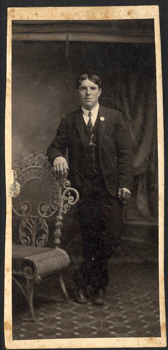 0832B.jpg - unknown man, 1926c