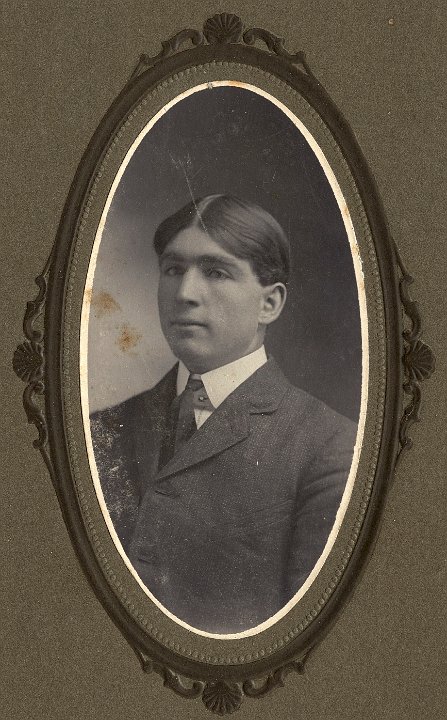 0841B.jpg - unknown man  1913c