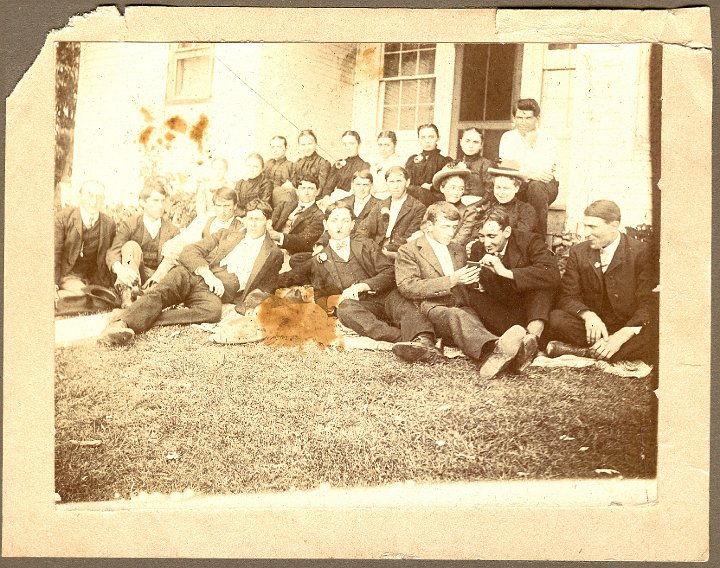 0842B.jpg - 'Bunch in Johnson' [County, IA]  1905c