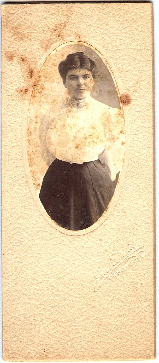 0847A.jpg - unknown woman, Pontiac, Ill  1906c