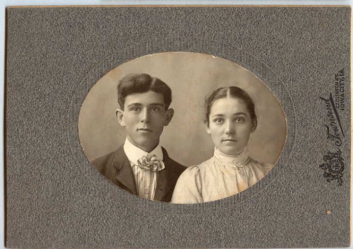 0855A.jpg - unknown couple, Iowa City, IA  1922c