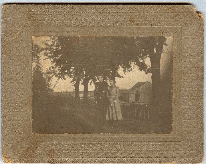 0856A.jpg - two unknown young women; 1921c