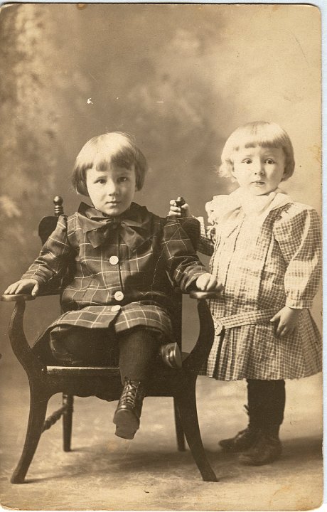 0863.jpg - two unknown small girls, 1922c