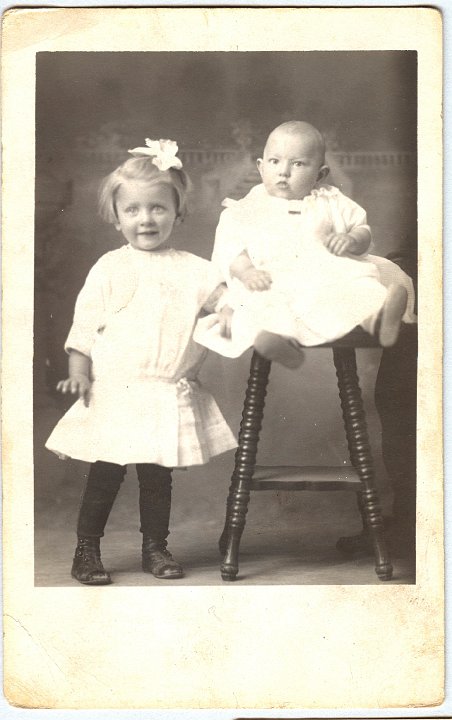 0872.jpg - two unknown girls; 1909c