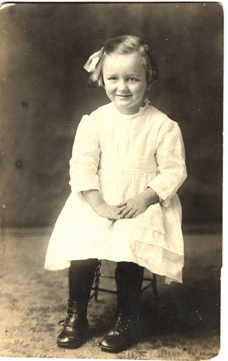 0873.jpg - unknown girl; 1905c