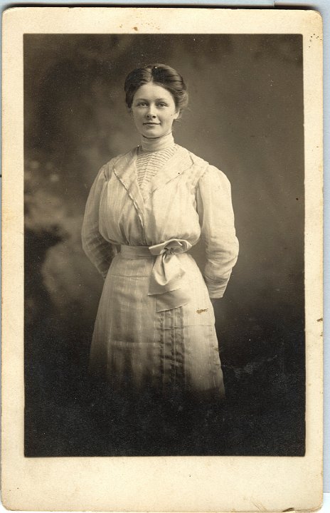 0891.jpg - unknown woman;1915c