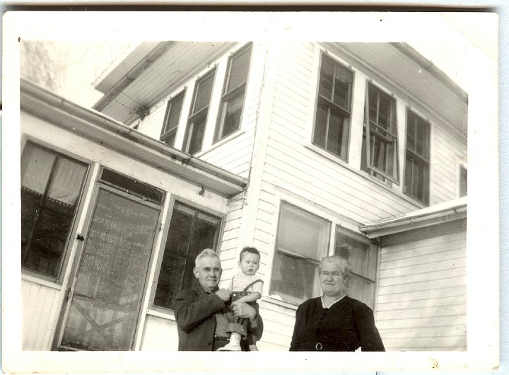 0915.jpg - Dan & Lizzie Roth, Dec 1947c   note:  cross reference with #0285